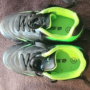 D seek soccer cleats